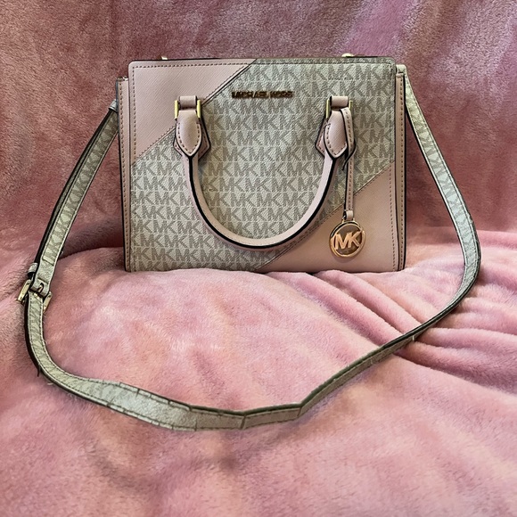 Michael Kors Handbags - Michael Kors Crossbody Bag